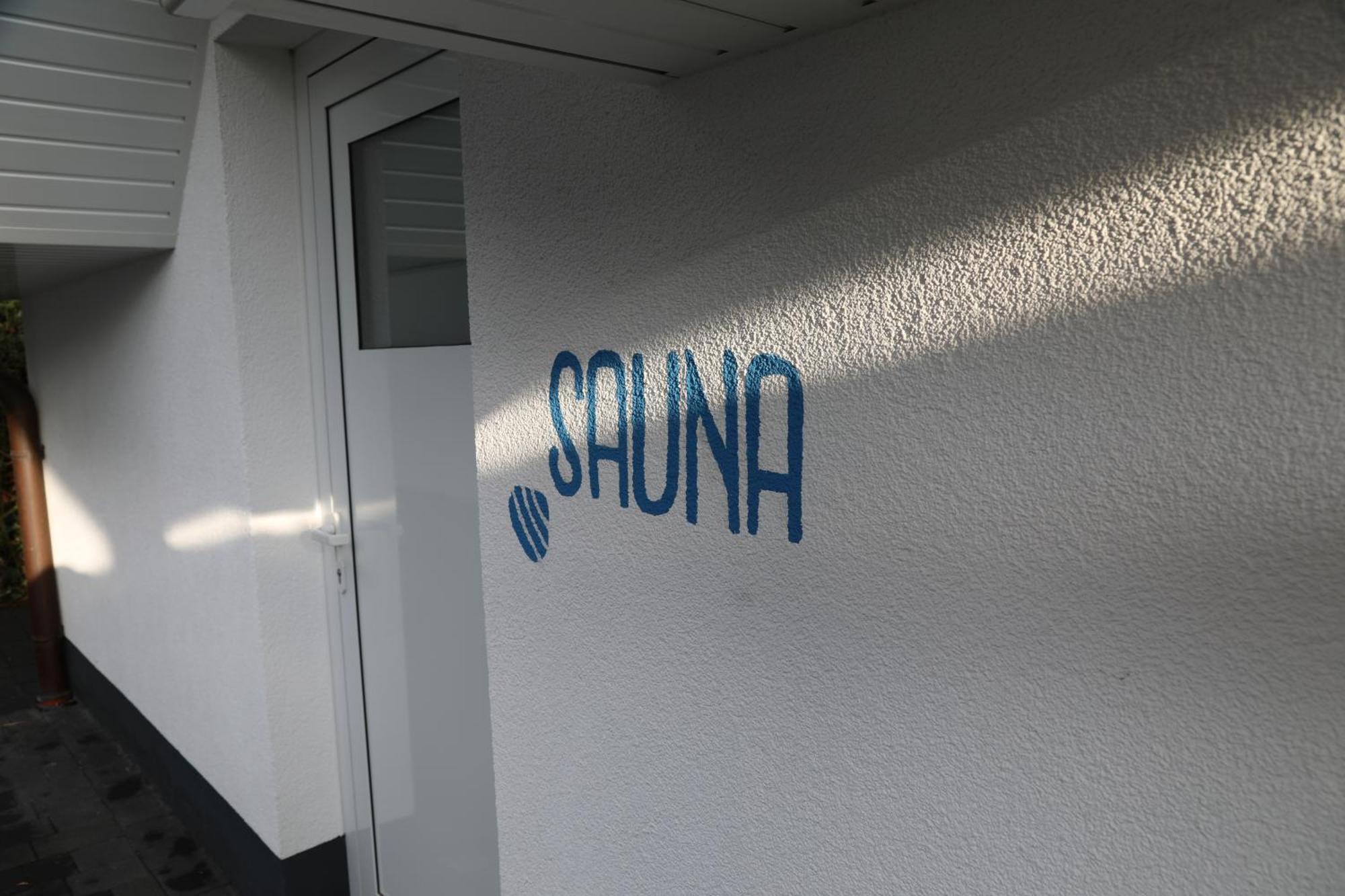 Eine Sehr Gemuetliche Dachgeschoss Ferienwohnung Ihlow  Exterior photo